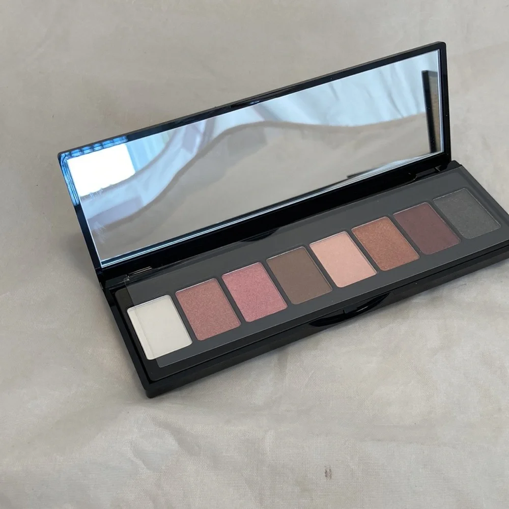 Elizabeth Arden New York Bundle Blush Highlighter and Eyeshadow - Picture 3 of 7